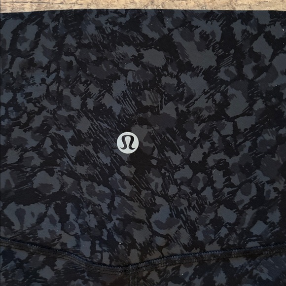 Lululemon Size 20 Black & Gray Align Leggings 24” - Picture 6 of 8